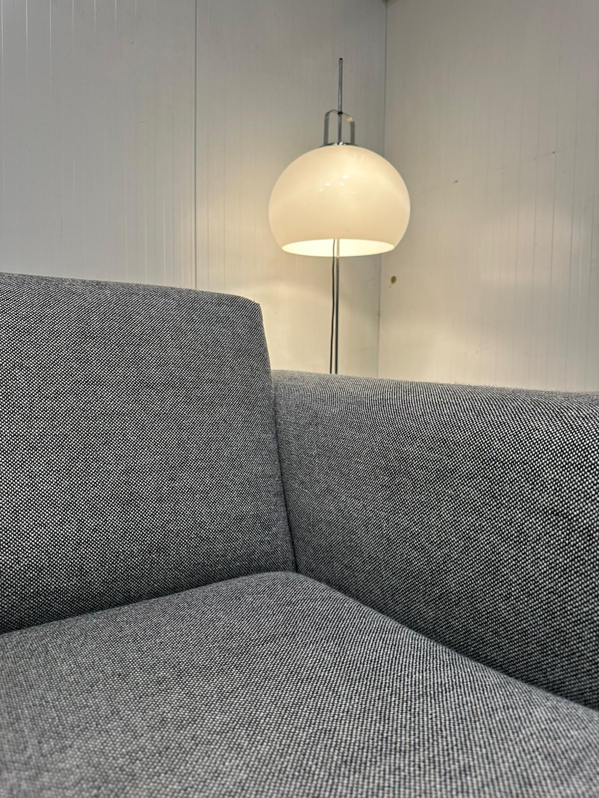 Nieuwstaat Design on Stock Aikon Hoekbank – NP: €8.000