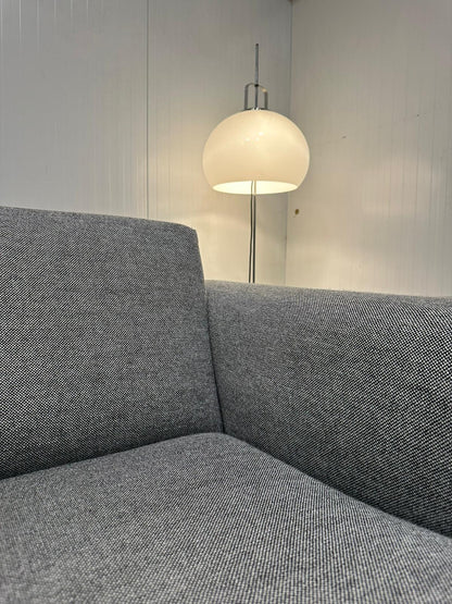Nieuwstaat Design on Stock Aikon Hoekbank – NP: €8.000