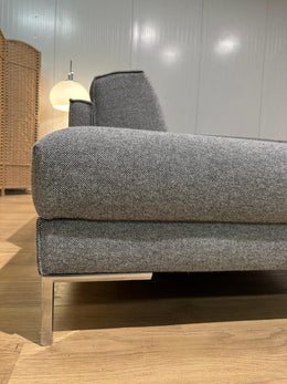 Nieuwstaat Design on Stock Aikon Hoekbank – NP: €8.000