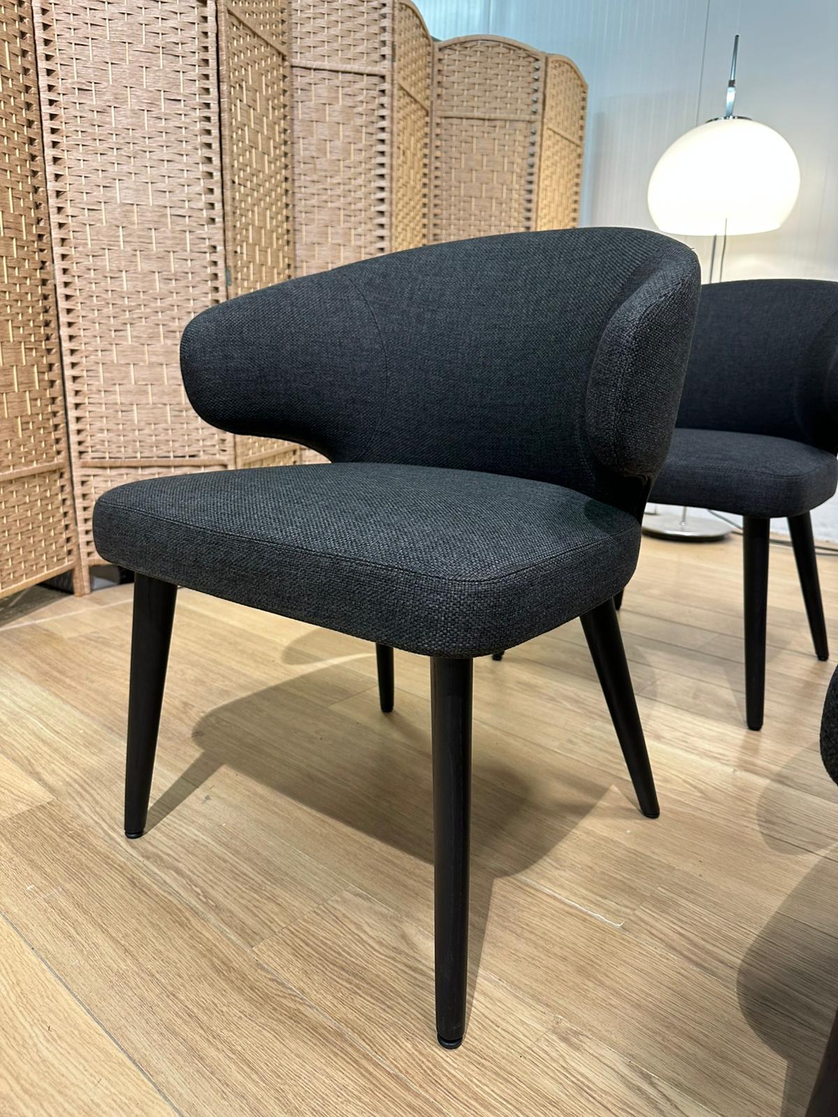 Nieuwstaat Minotti Dining Little Armchair – NP: €1.958