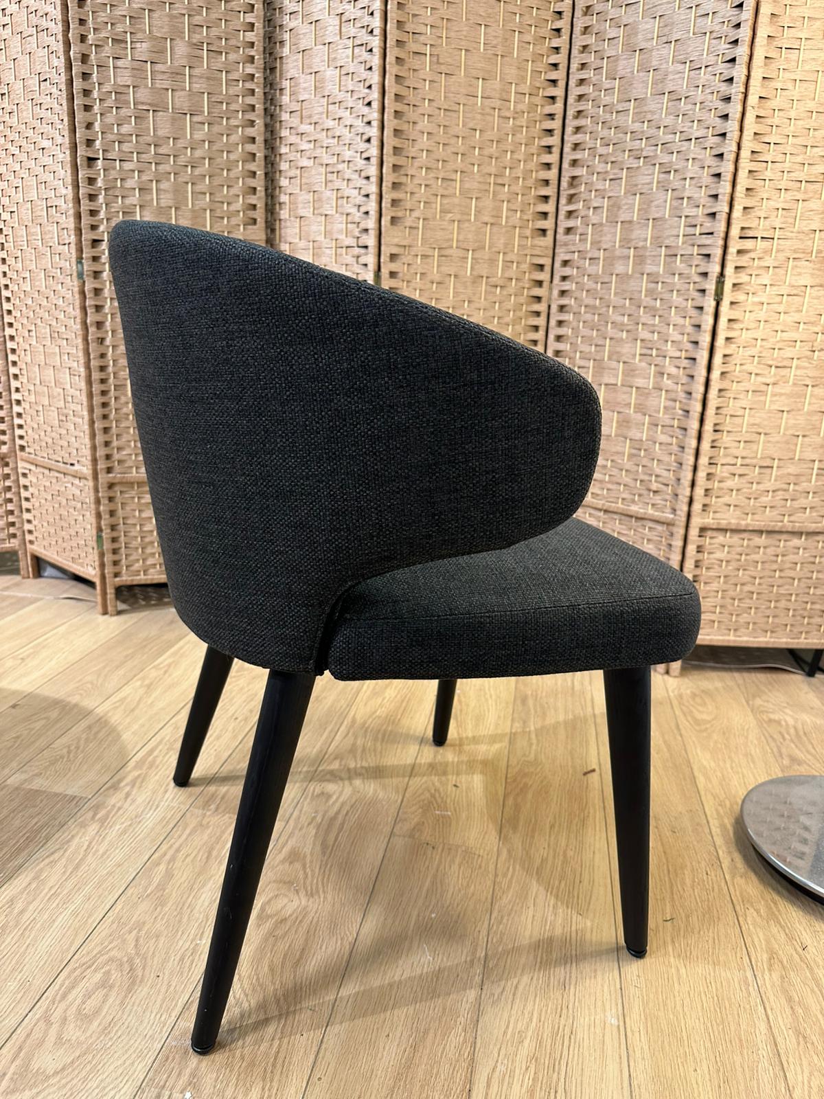 Nieuwstaat Minotti Dining Little Armchair – NP: €1.958
