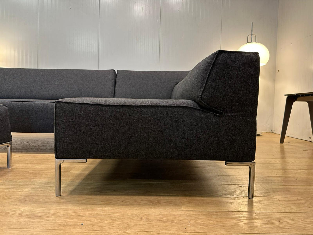Design on Stock Bloq Hoekbank Ploegwol + Hocker – NP: €7.500
