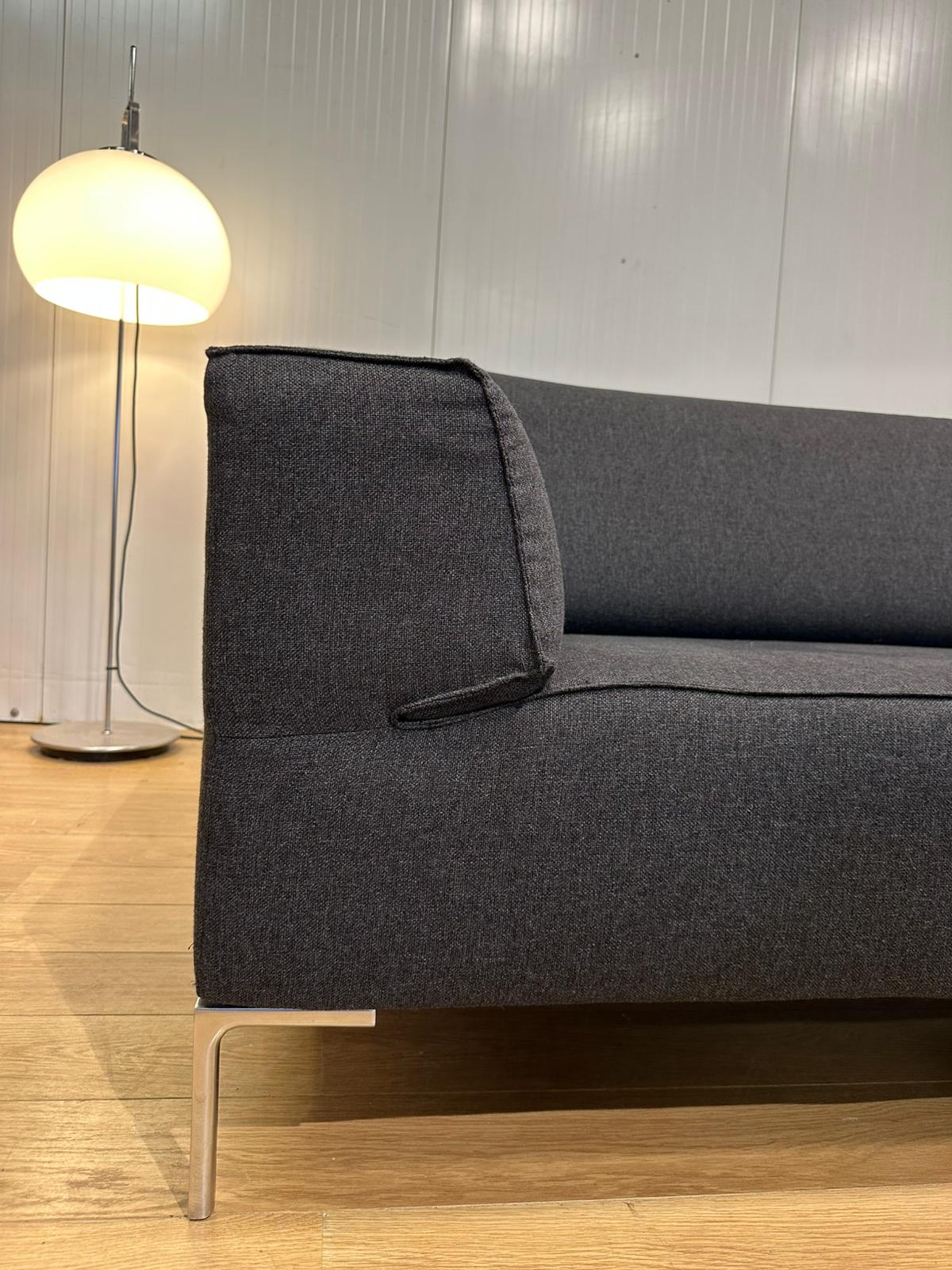 Design on Stock Bloq Hoekbank Ploegwol + Hocker – NP: €7.500