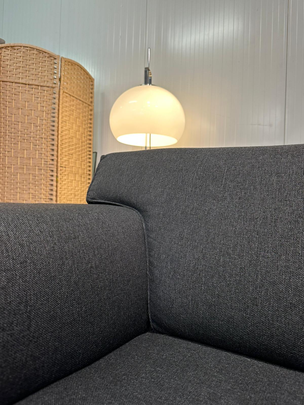 Design on Stock Bloq Hoekbank Ploegwol + Hocker – NP: €7.500