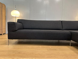 Design on Stock Bloq Hoekbank Ploegwol + Hocker – NP: €7.500