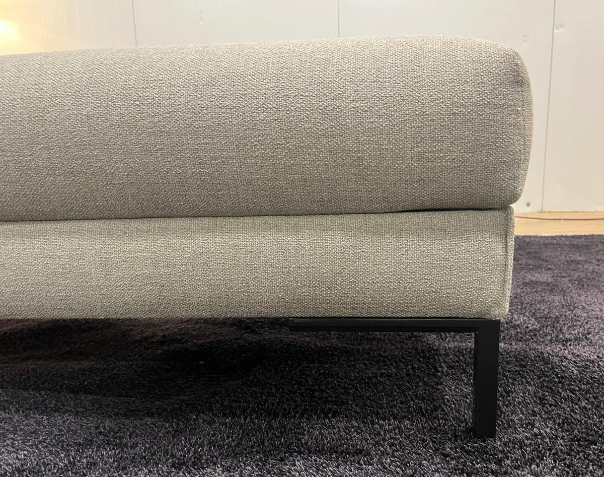 Nieuwstaat Design on Stock Aikon Hocker – NP: €1.250