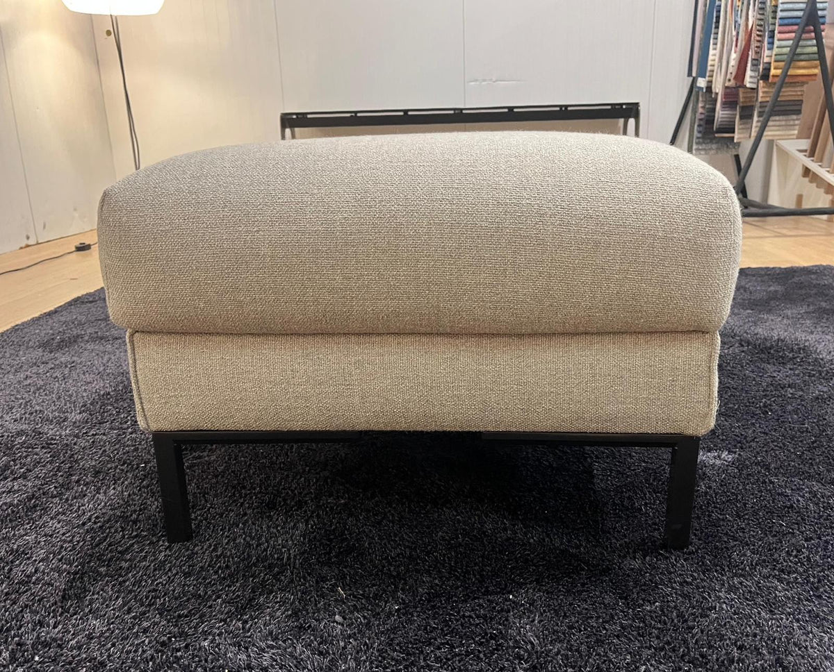 Nieuwstaat Design on Stock Aikon Hocker – NP: €1.250