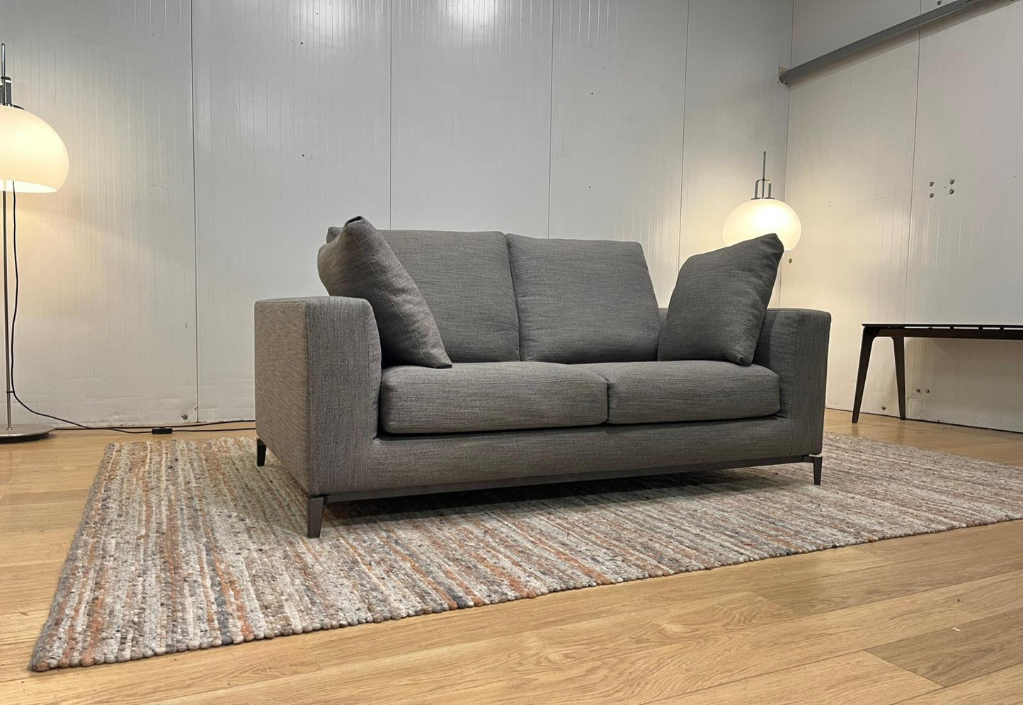 Nieuwstaat Minotti Andersen 2-zits Grijs – NP: €7.000