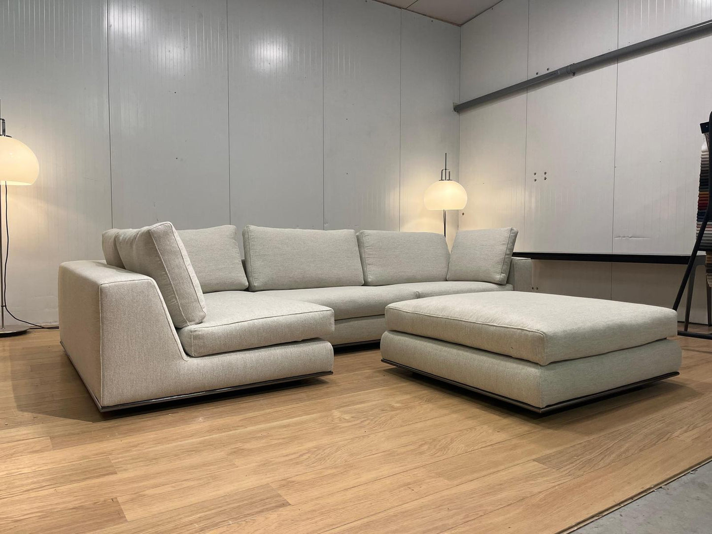 Nieuw gestoffeerde Minotti Hamilton Hoekbank & Hocker