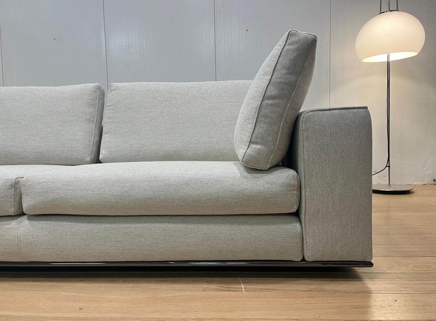 Nieuw gestoffeerde Minotti Hamilton Hoekbank & Hocker