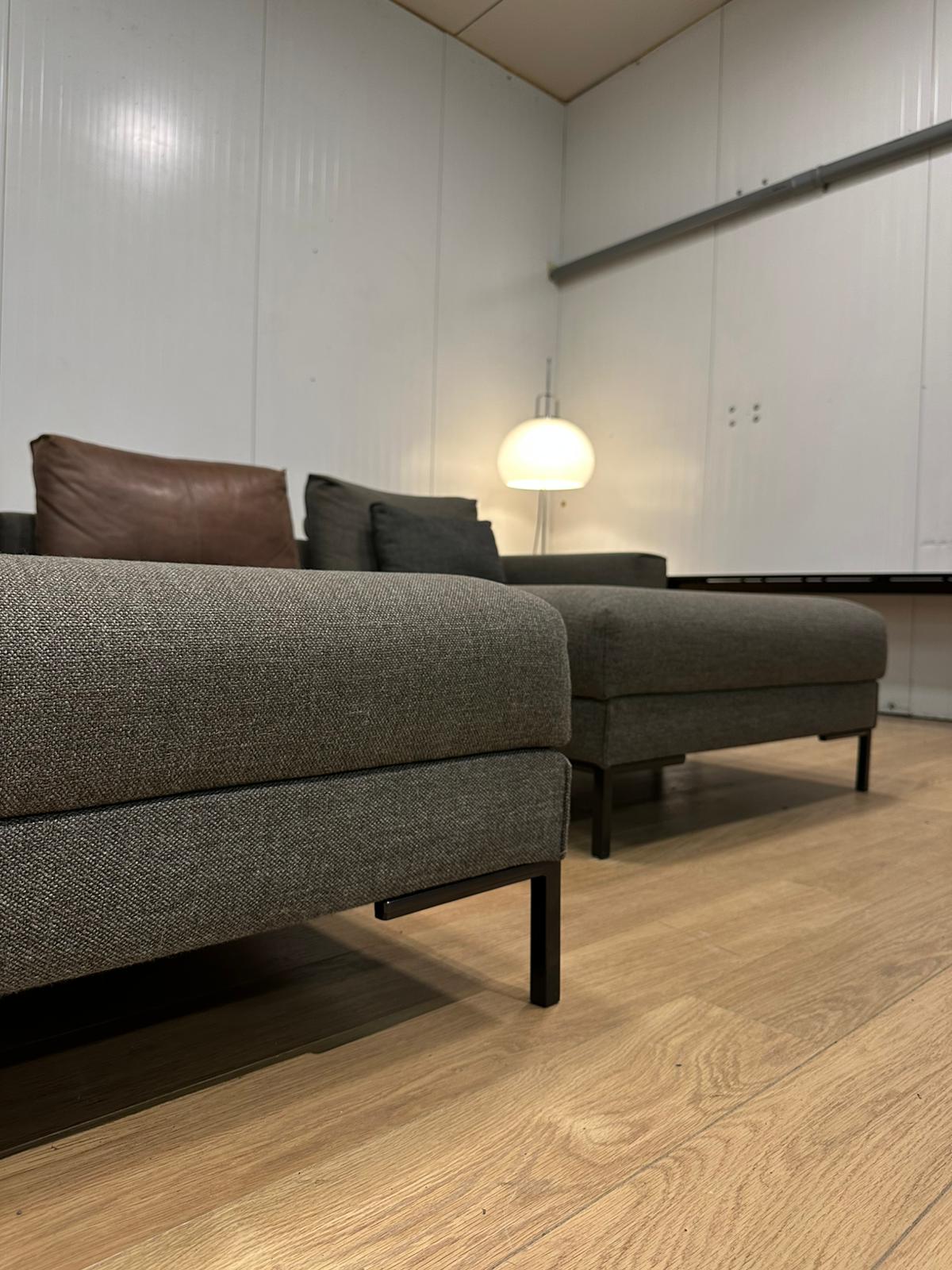 ZGAN Design on Stock Aikon Lounge + Hocker | Garantie