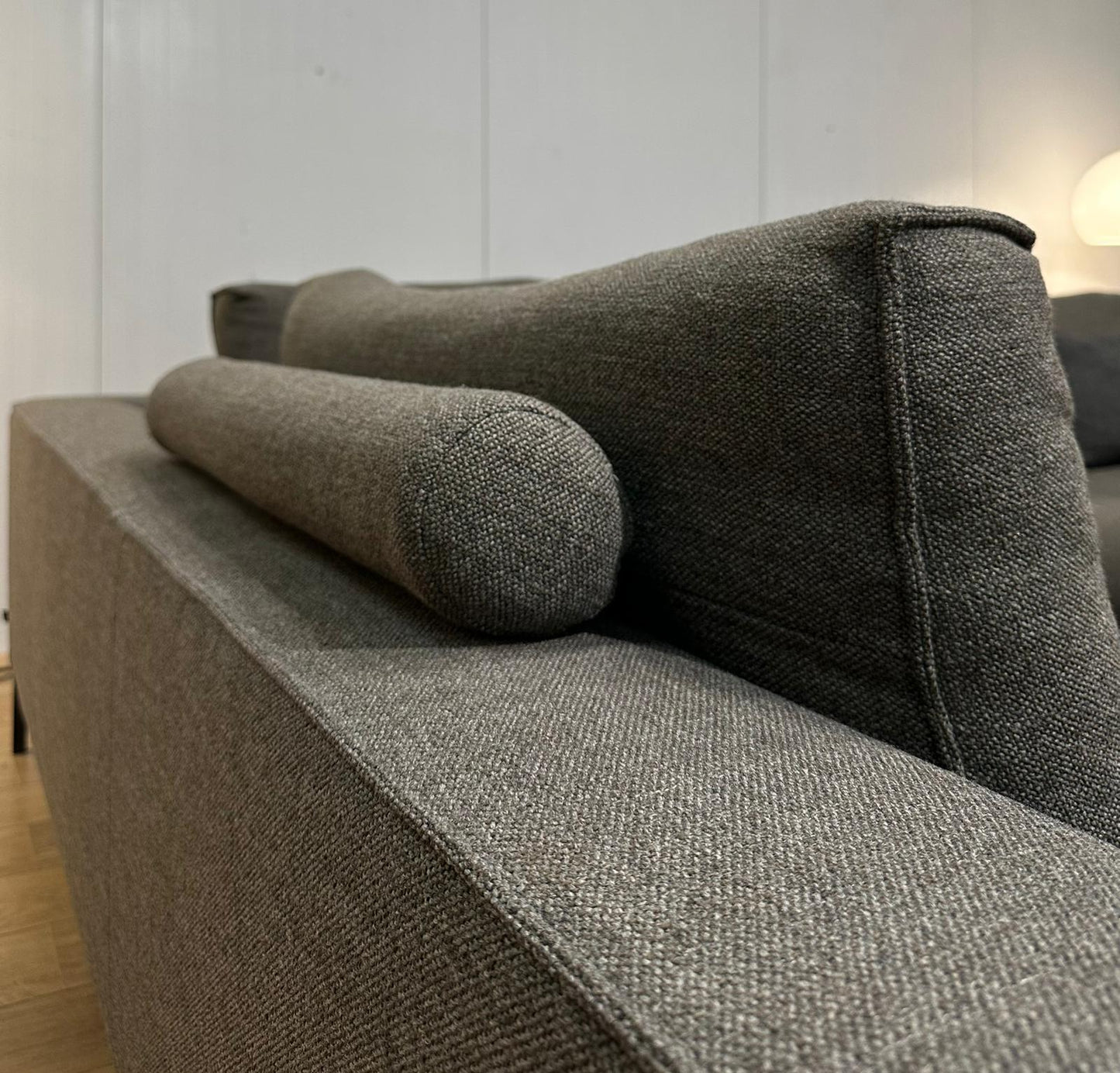 ZGAN Design on Stock Aikon Lounge + Hocker | Garantie