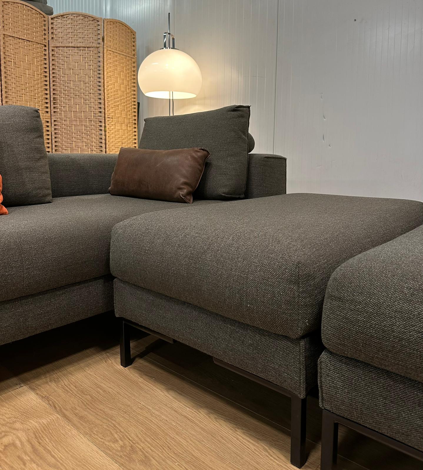 ZGAN Design on Stock Aikon Lounge + Hocker | Garantie