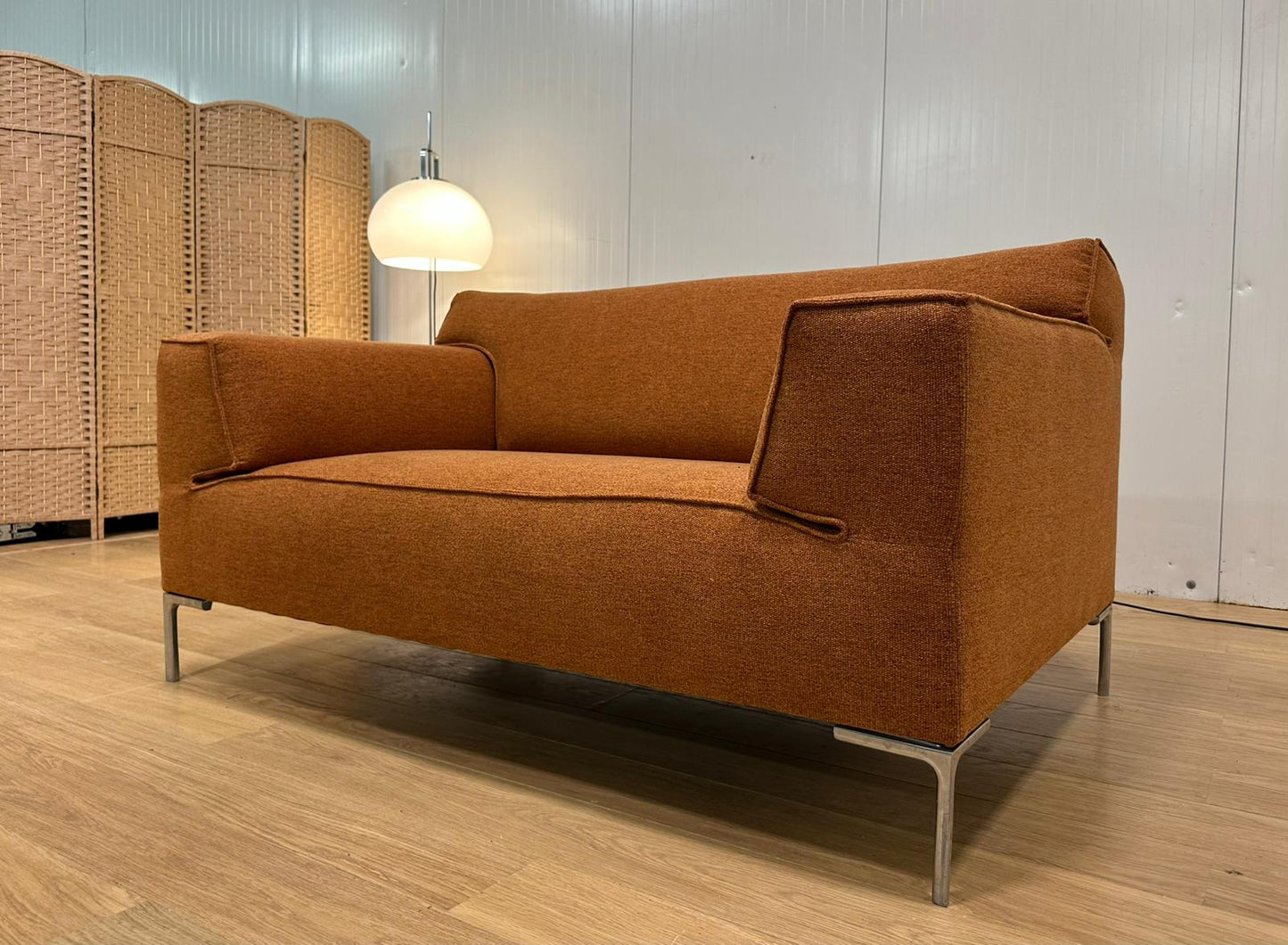 NIEUW Gestoffeerde Design on Stock Bloq Loveseat + GARANTIE