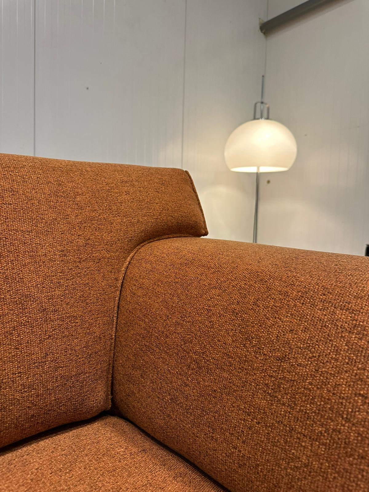 NIEUW GESTOFFEERD Design on Stock Bloq Loveseat + GARANTIE
