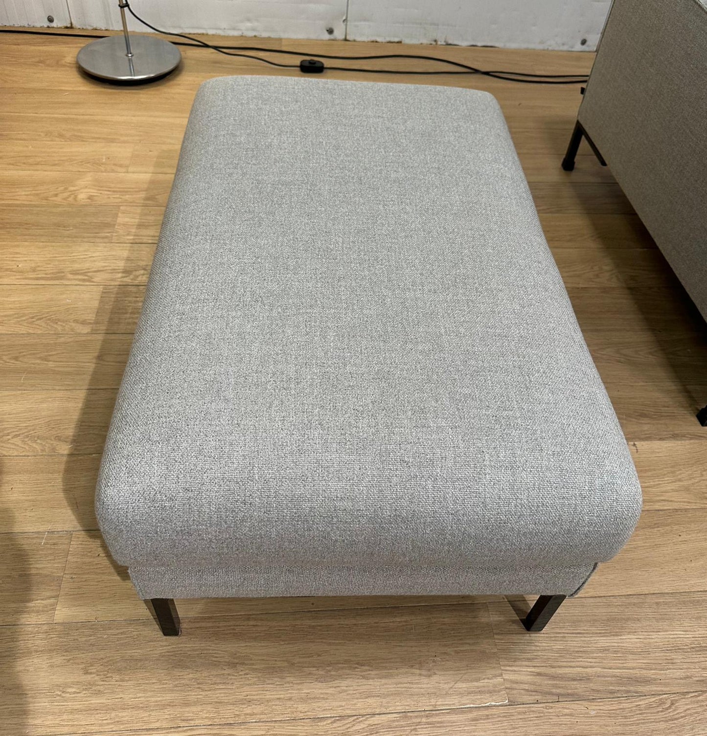 NIEUWSTAAT Design on Stock Aikon Lounge Hocker – NP: €1.250