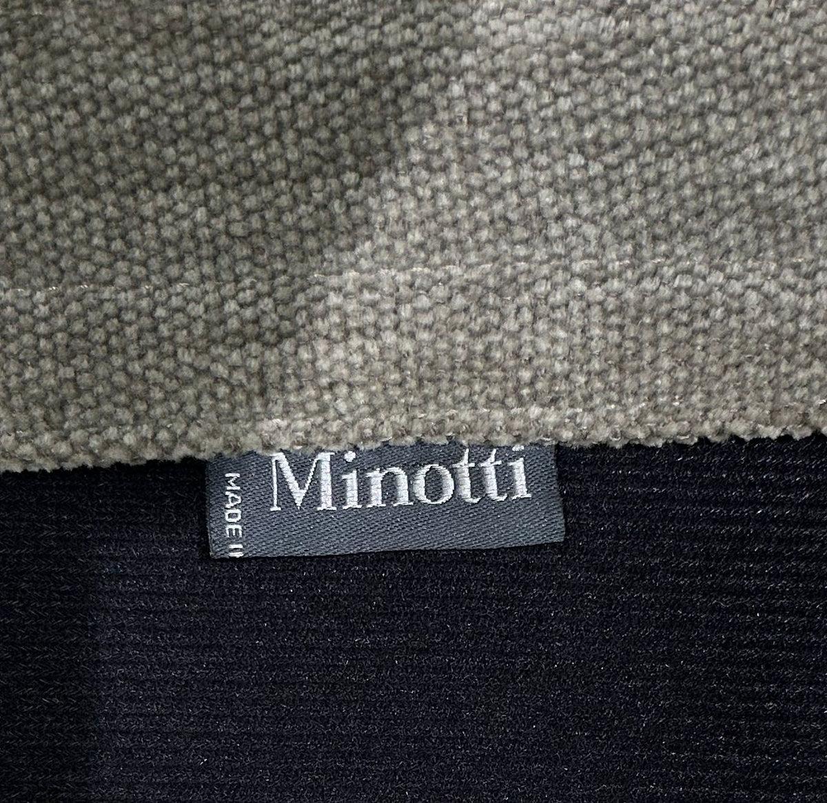 NIEUWSTAAT Minotti Aston Armchair / Fauteuil - NP: €3.900