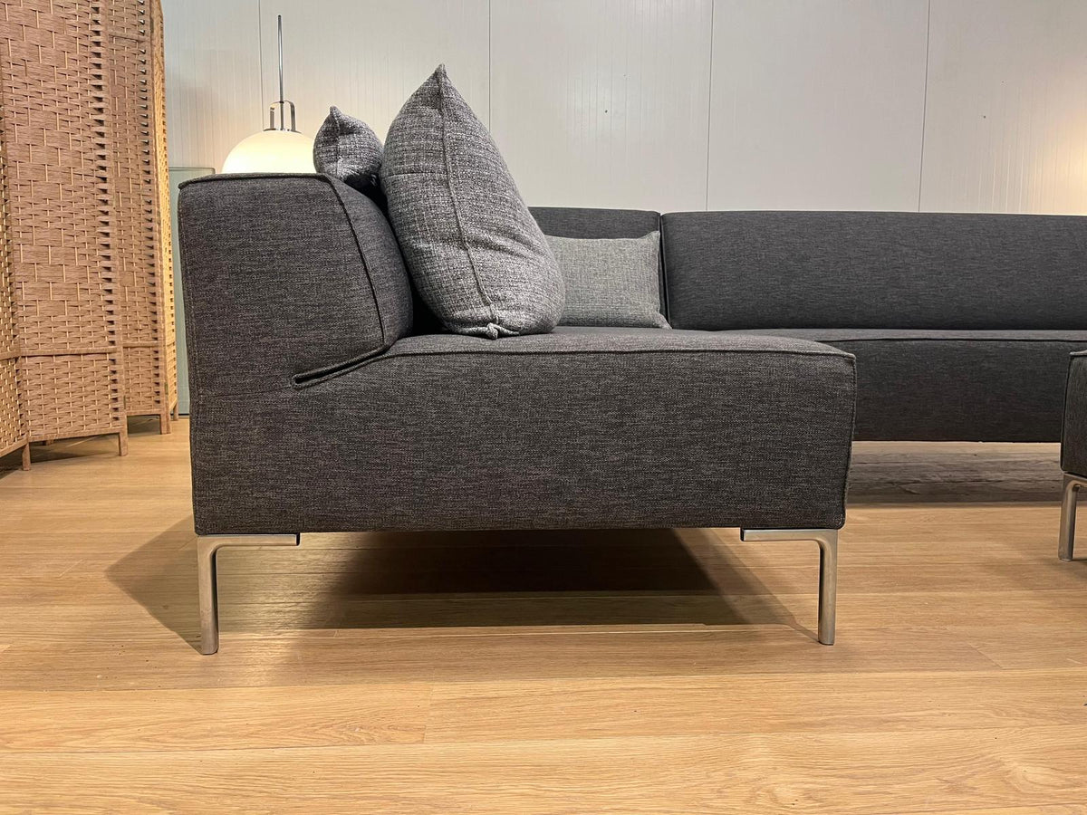 Design on Stock Bloq Hoekbank + Hocker – NP: €7.500
