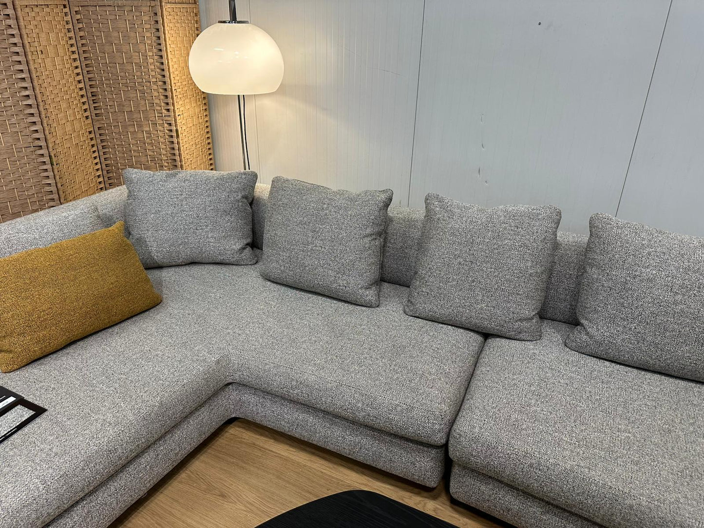 NIEUWSTAAT Minotti Granville Hoekbank NP €30.000 + GARANTIE