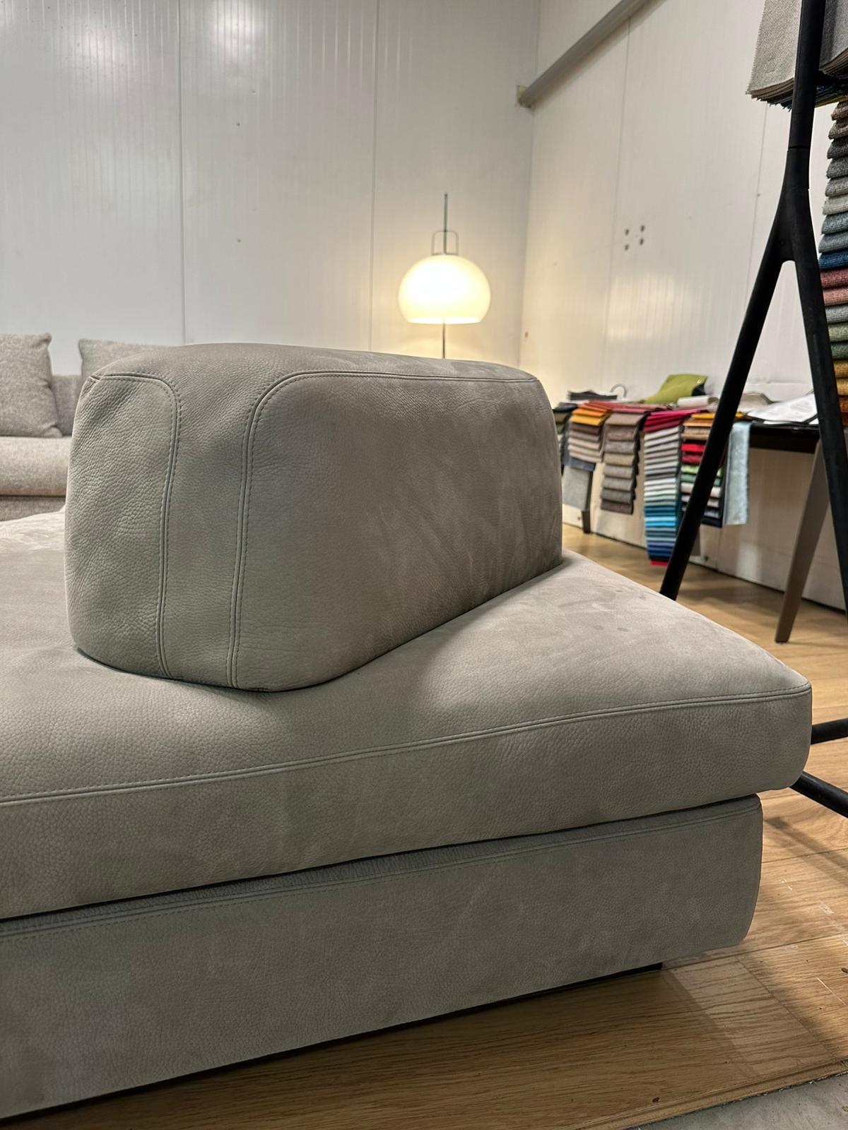 NIEUWSTAAT Minotti Granville Hoekbank NP €30.000 + GARANTIE