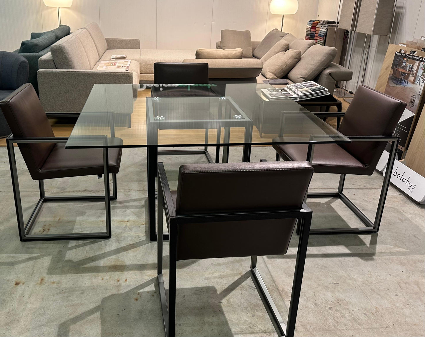 NIEUWSTAAT Leolux Window Tafel NP €3500 + GARANTIE