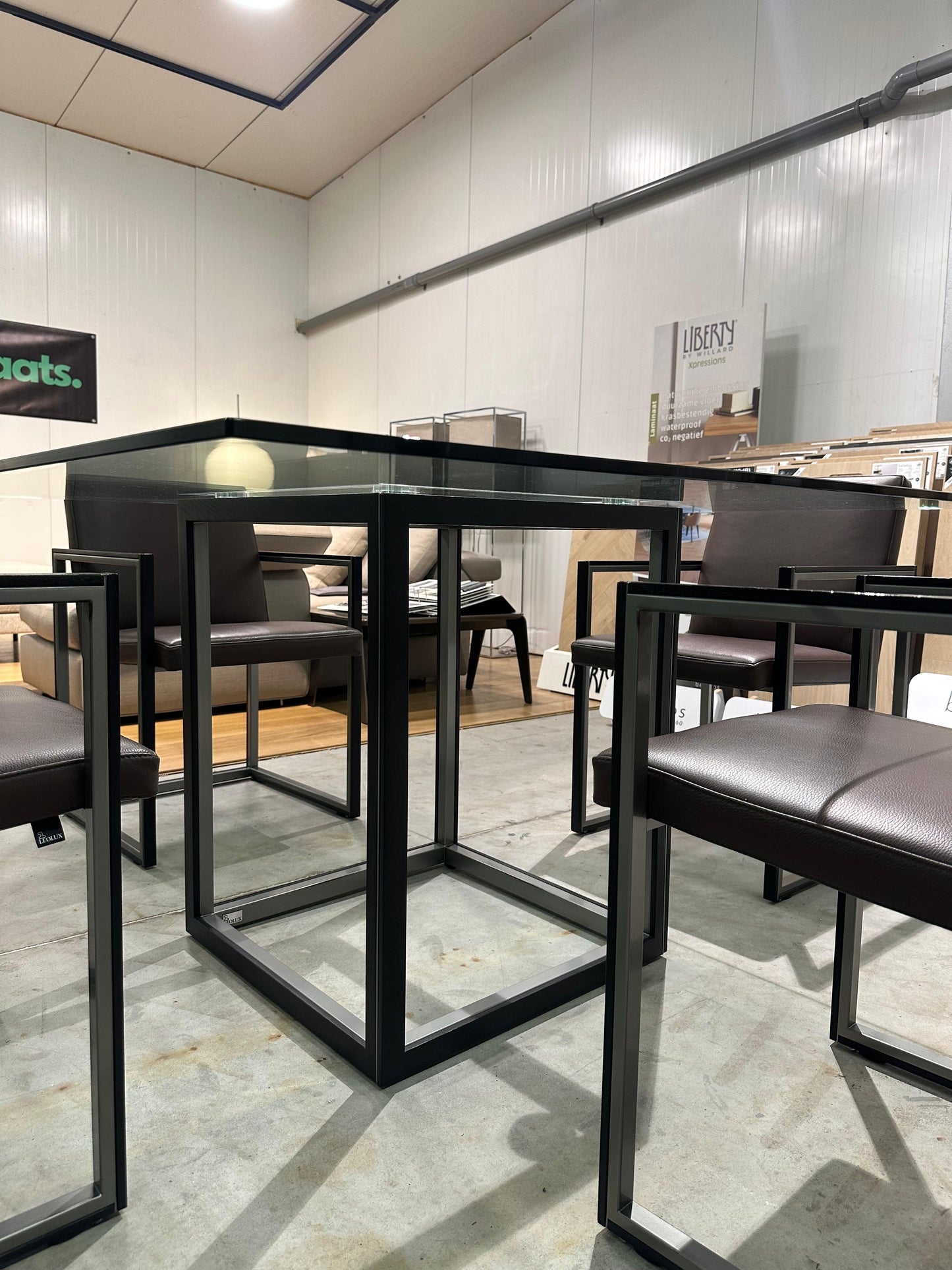 NIEUWSTAAT Leolux Window Tafel NP €3500 + GARANTIE
