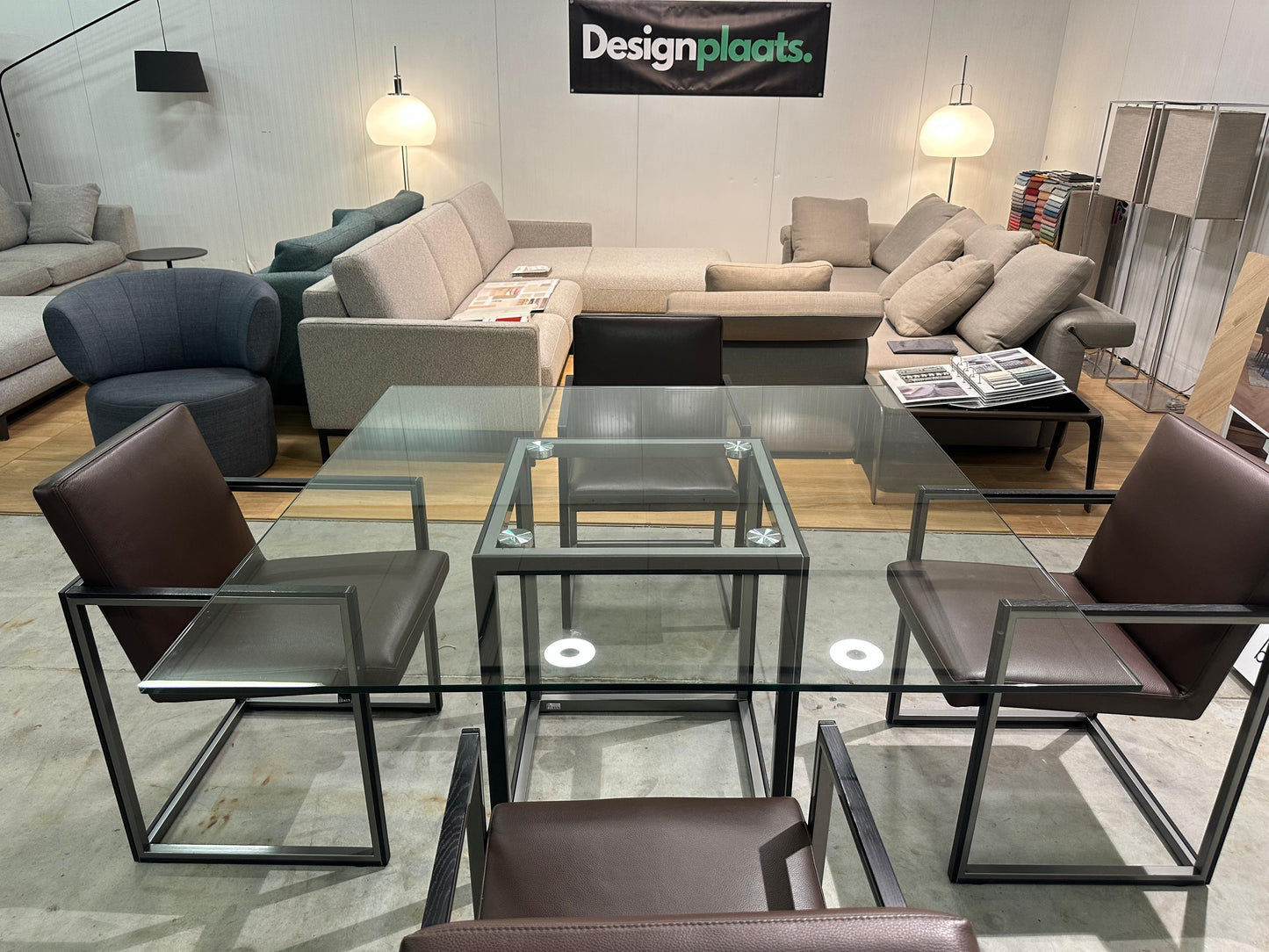 NIEUWSTAAT Leolux Window Tafel NP €3500 + GARANTIE