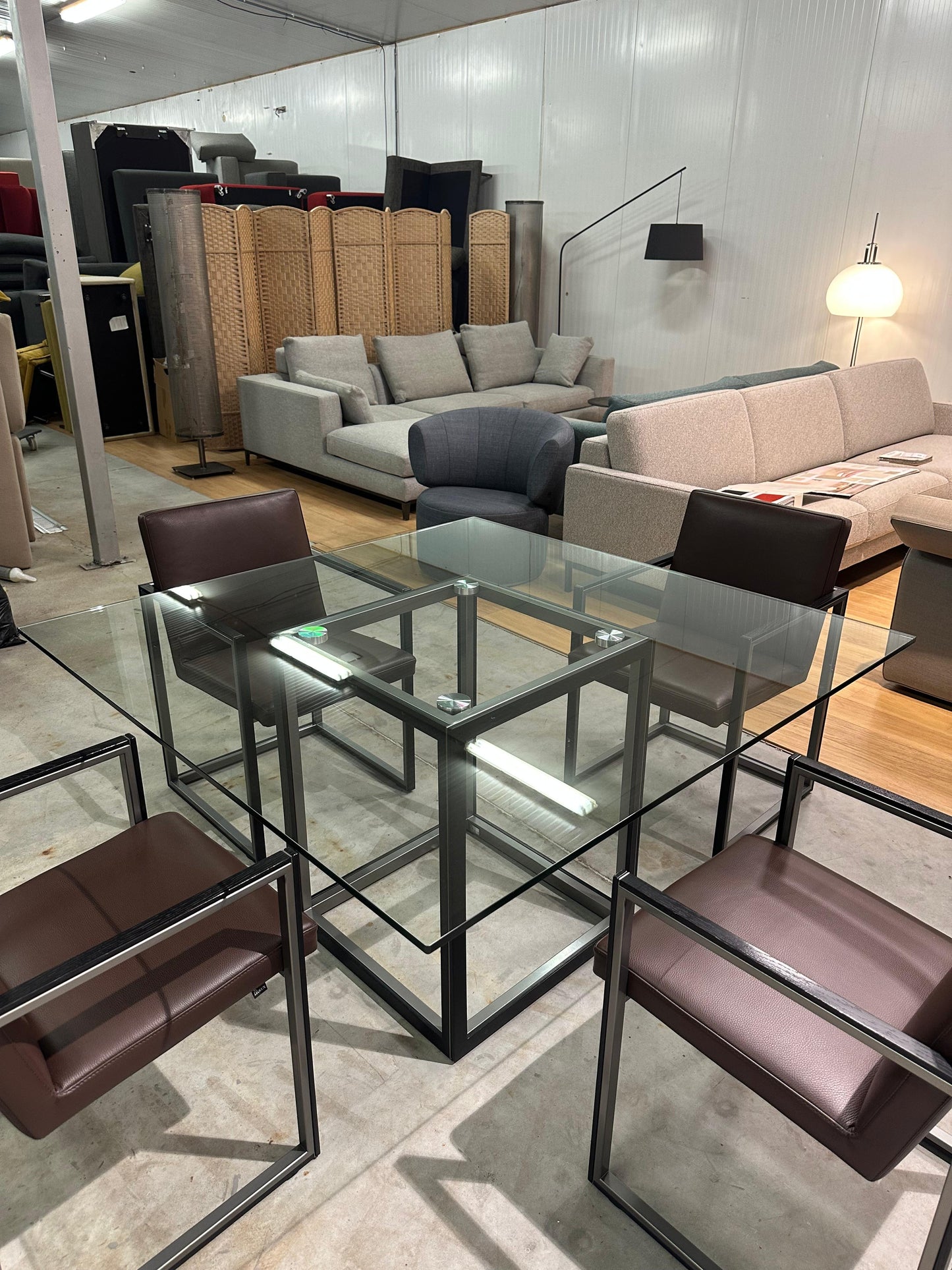 NIEUWSTAAT Leolux Window Tafel NP €3500 + GARANTIE