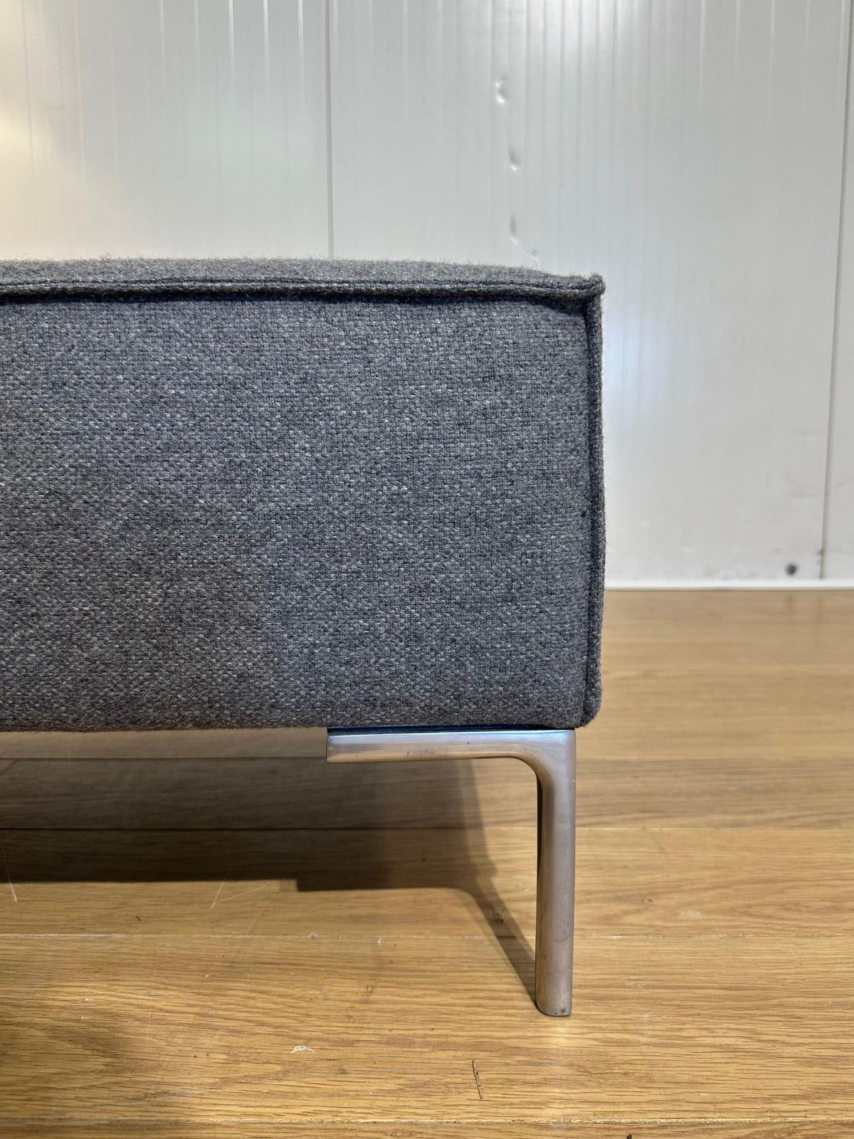 NIEUW GESTOFFEERD Design on Stock Bloq Hocker + GARANTIE