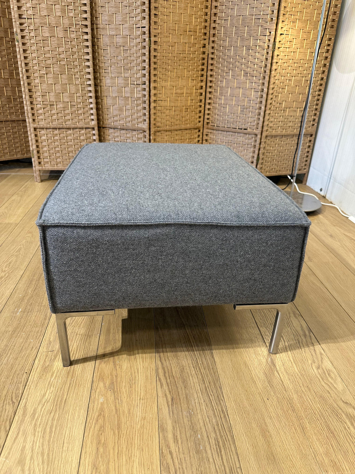 NIEUW GESTOFFEERD Design on Stock Bloq Hocker + GARANTIE