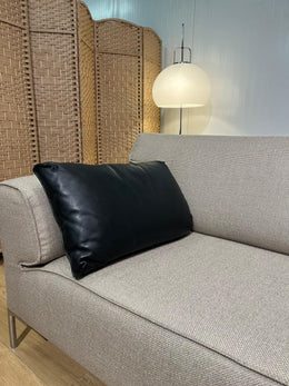 2x NIEUWSTAAT Design on Stock Leren Kussens Zwart
