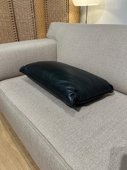 2x NIEUWSTAAT Design on Stock Leren Kussens Zwart