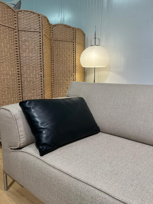 2x NIEUWSTAAT Design on Stock Leren Kussens Zwart