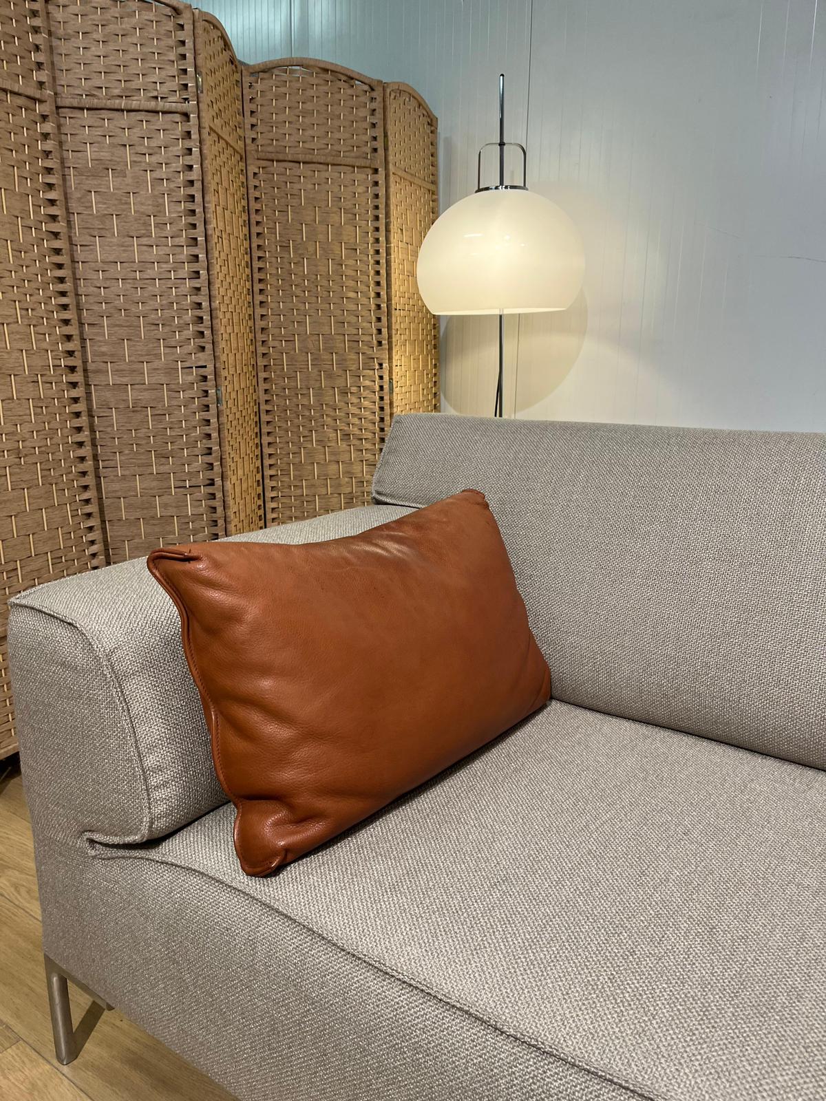 ZGAN Design on Stock Bloq Kussen Bruin Leer