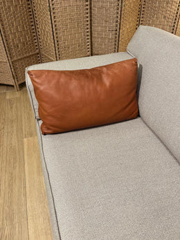 ZGAN Design on Stock Bloq Kussen Bruin Leer