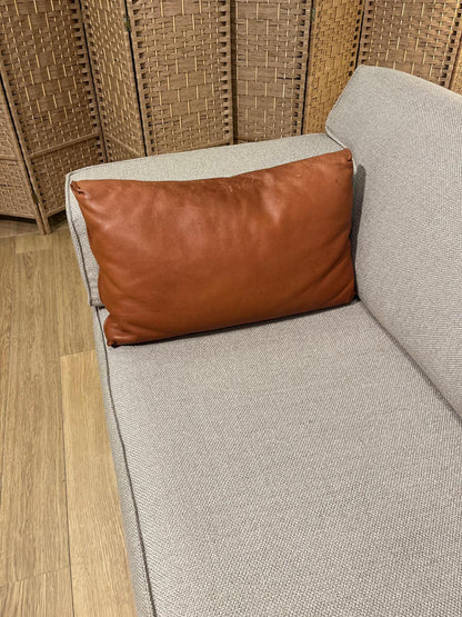 ZGAN Design on Stock Bloq Kussen Bruin Leer