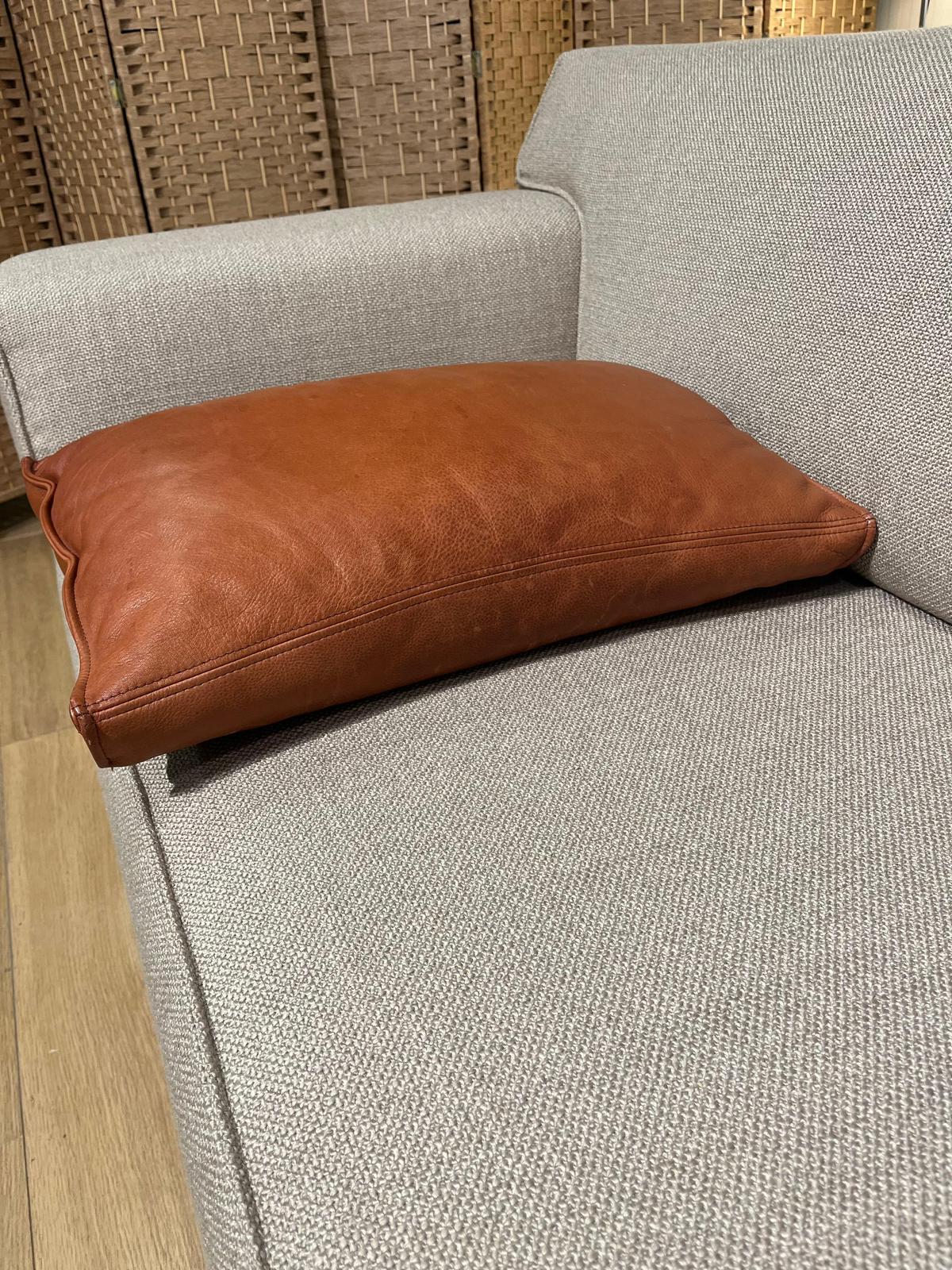 ZGAN Design on Stock Bloq Kussen Bruin Leer
