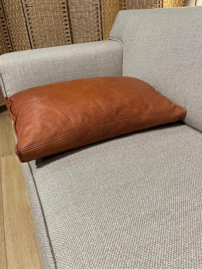 ZGAN Design on Stock Bloq Kussen Bruin Leer
