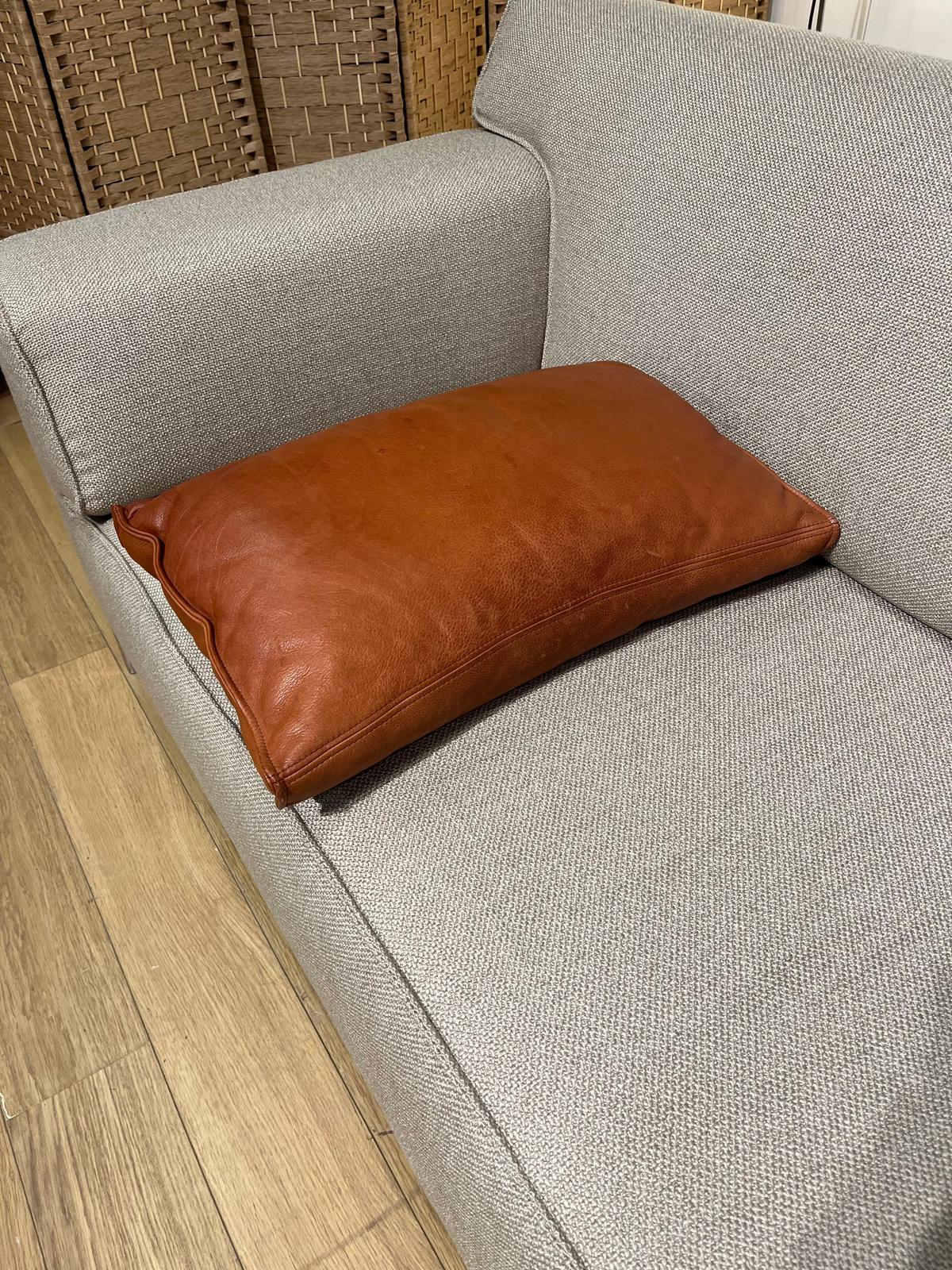 ZGAN Design on Stock Bloq Kussen Bruin Leer