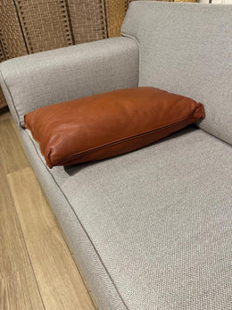 ZGAN Design on Stock Bloq Kussen Bruin Leer