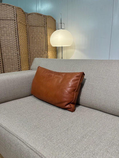 ZGAN Design on Stock Bloq Kussen Bruin Leer