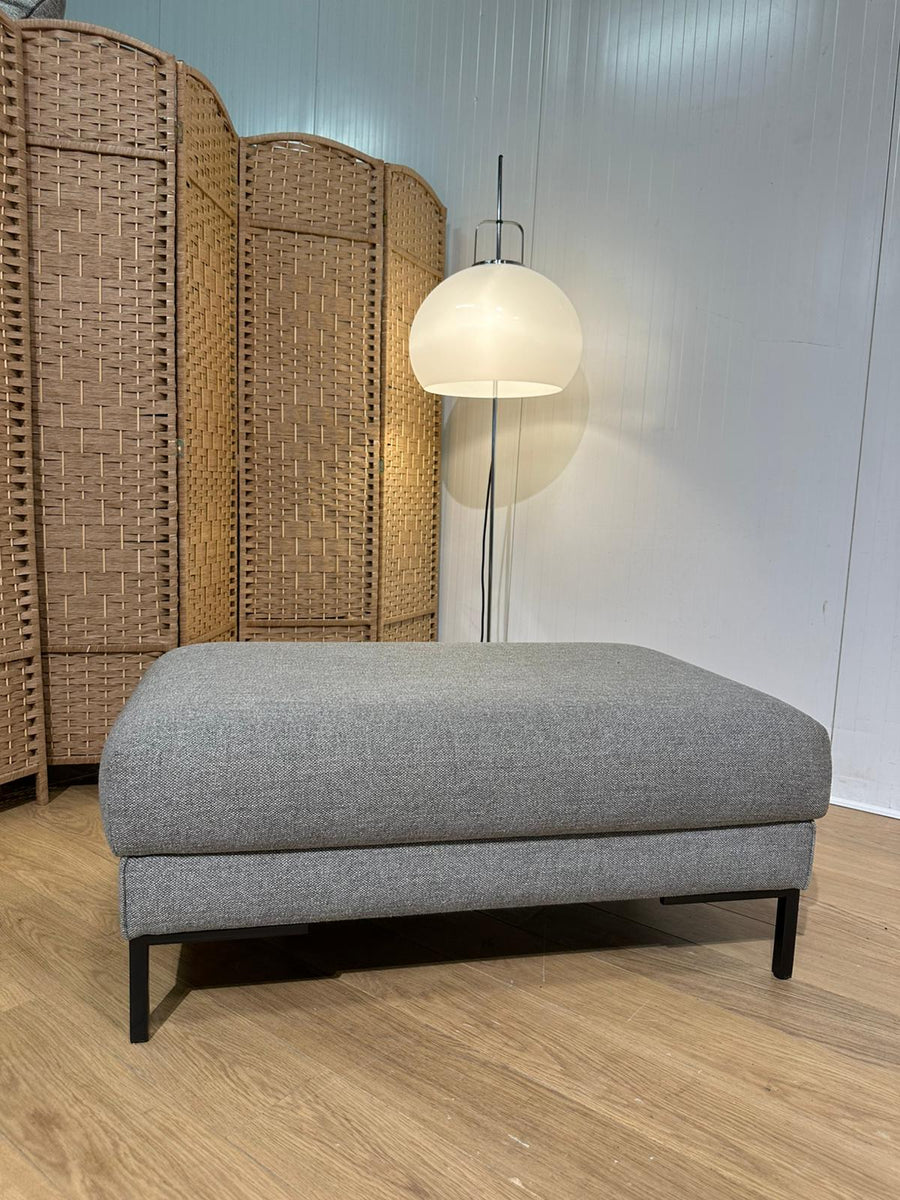 NIEUWSTAAT Design on Stock Aikon Hocker - Milton Magnet