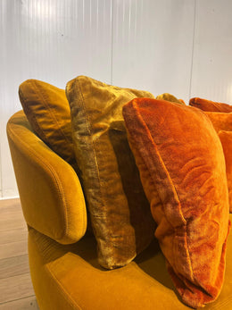 ZGAN Minotti Aston Bank + Hocker Fluweel Geel NP €11000