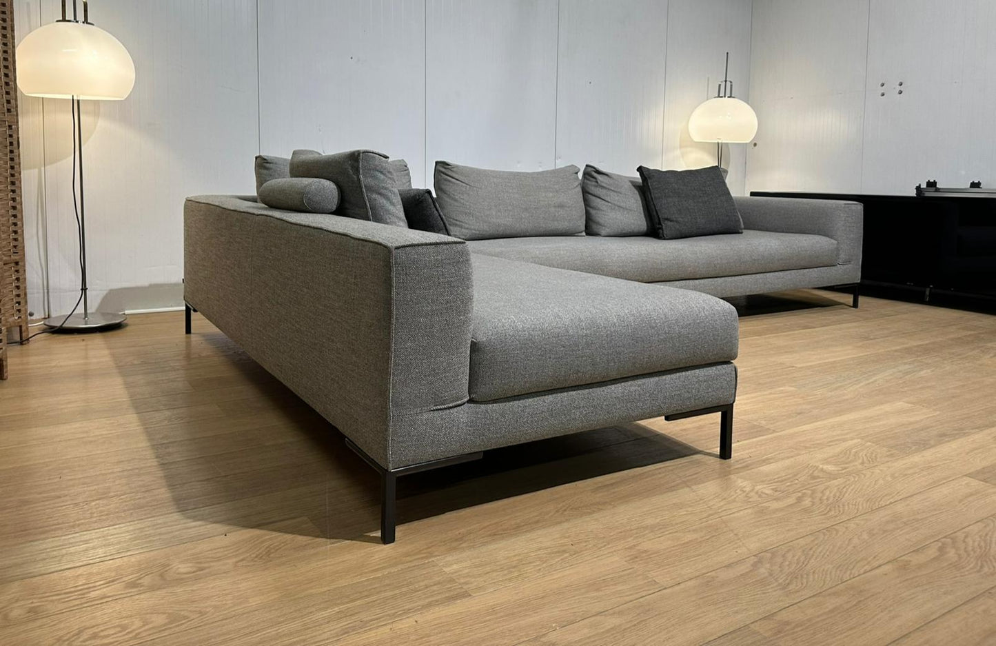 ZGAN Design on Stock Aikon Lounge Hoekbank Groot