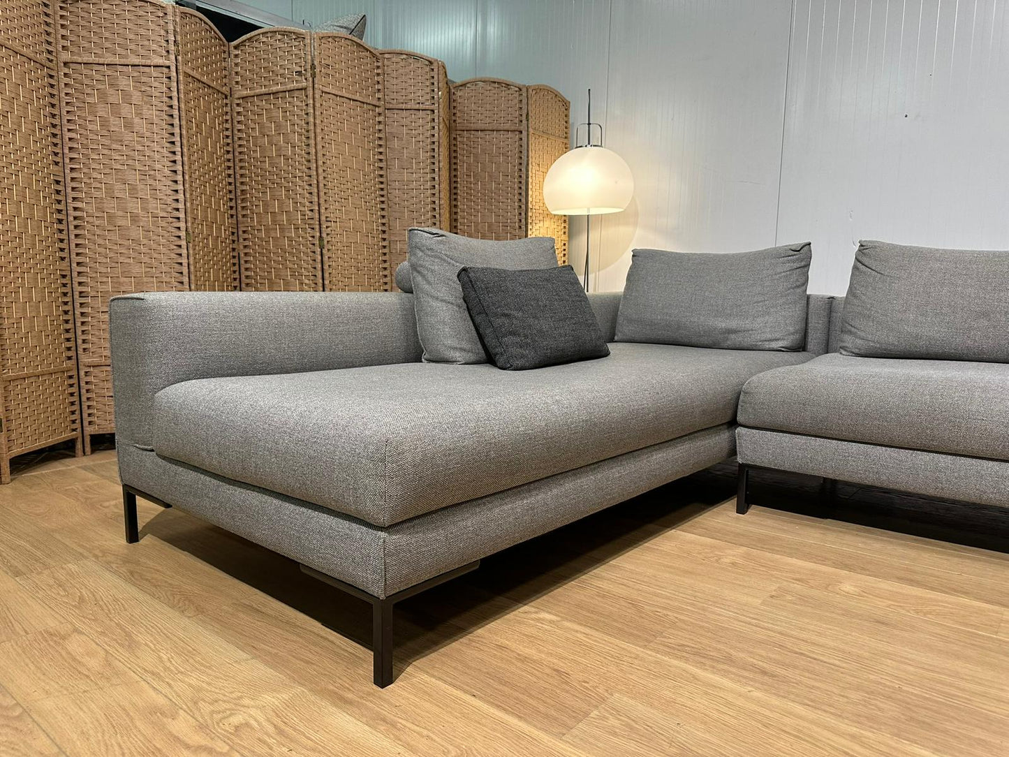 ZGAN Design on Stock Aikon Lounge Hoekbank Groot