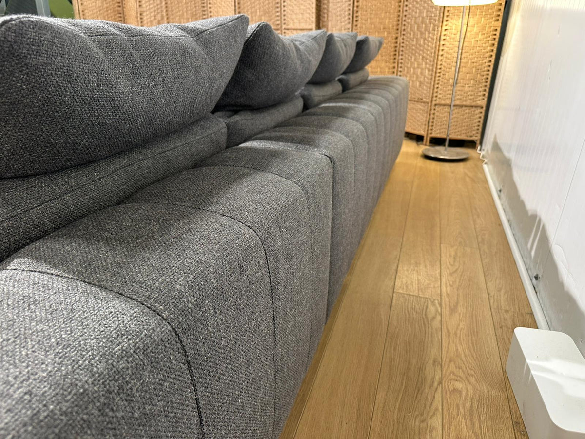 NIEUWSTAAT Minotti Freeman Hoekbank - NP €35.000