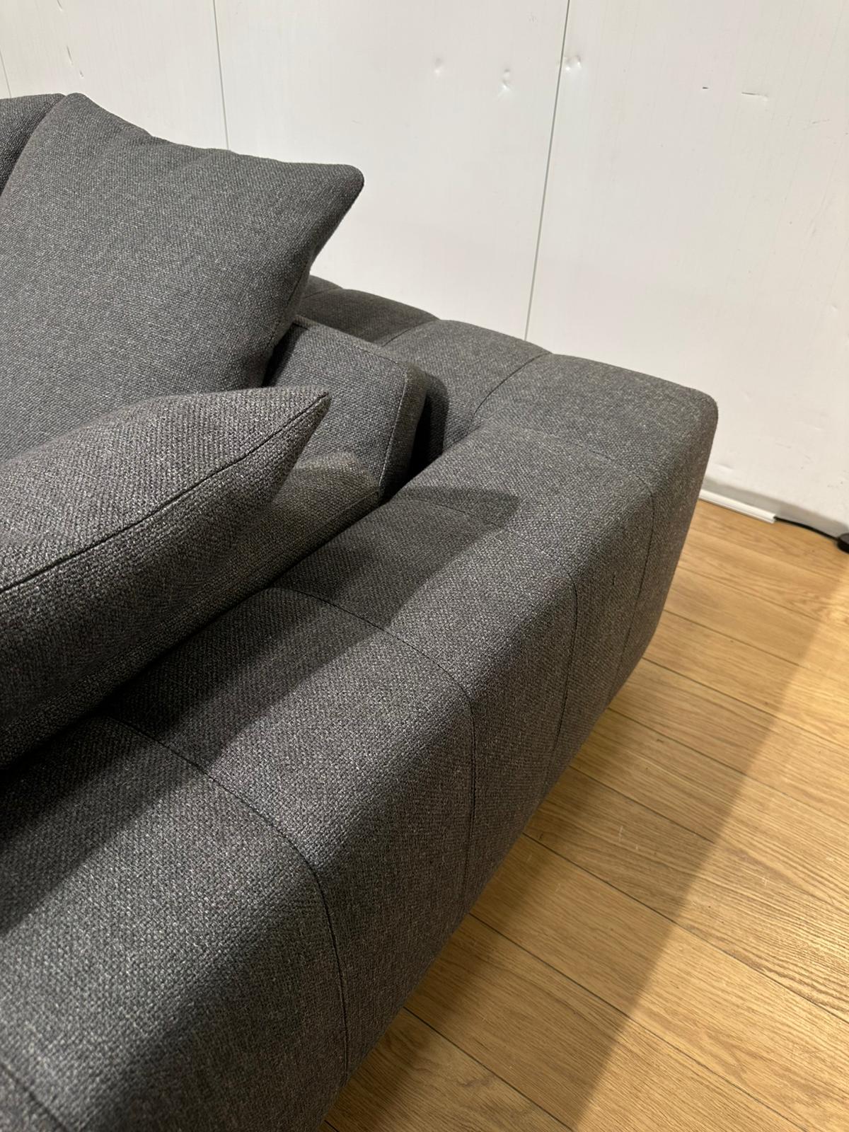 NIEUWSTAAT Minotti Freeman Hoekbank - NP €35.000
