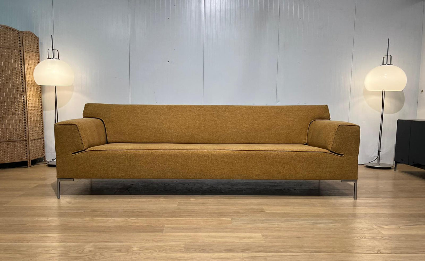 NIEUW GESTOFFEERD Design on Stock Bloq 4-Zits Okergeel