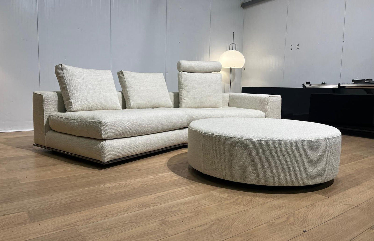 Minotti Hamilton Hoekbank + Hocker – Ecru Bouclé | Refurbished