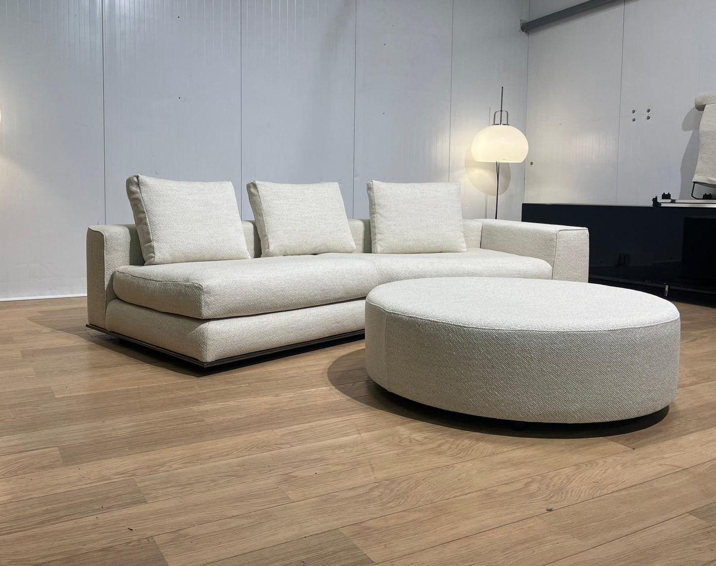Minotti Hamilton Hoekbank + Hocker – Ecru Bouclé | Refurbished